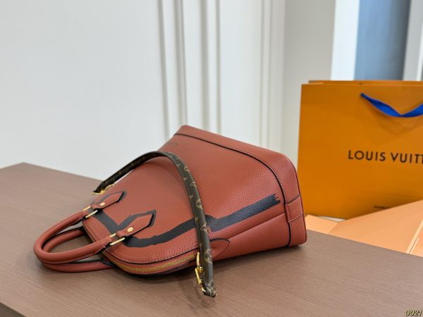 LV's New Shell Bag