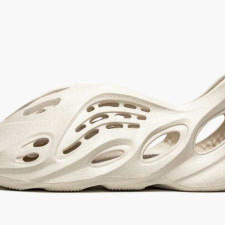 Yeezys Foam RNNR “ Ararat"