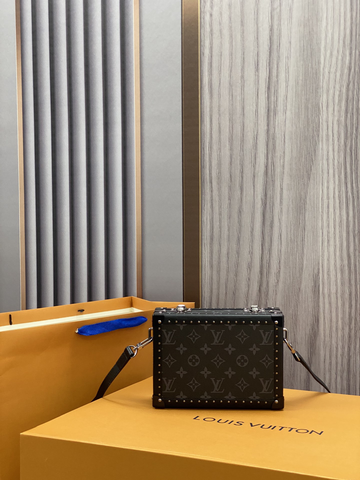 LV Clutch Box - Image 1