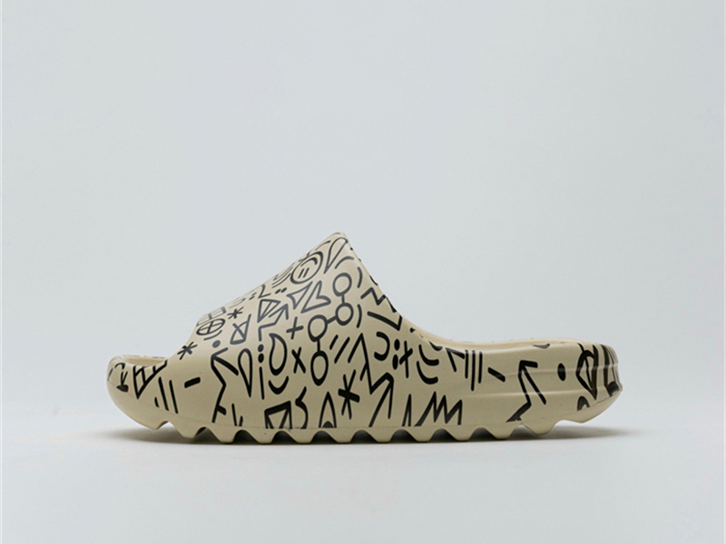 Yeezy Slide Graffiti FW6345-1 - Image 3