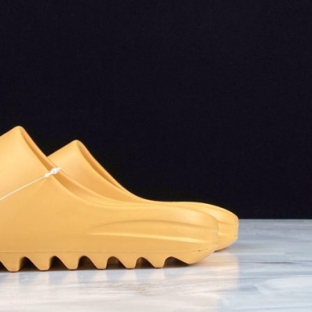 Yeezy Slide Desert Sand FW6344 - Image 3