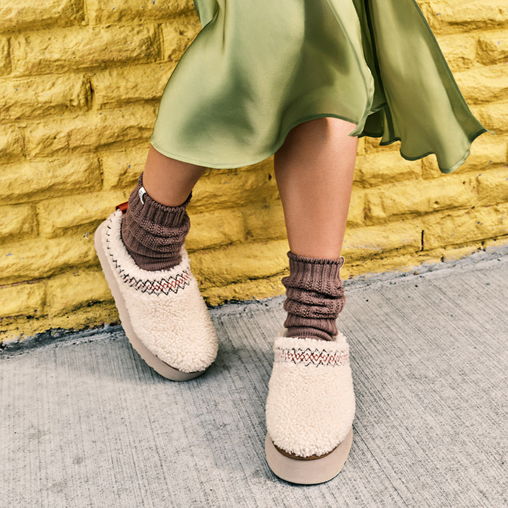 UGG Tazz Slipper Heritage Braid Hardwood - Image 2