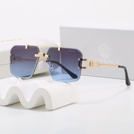 Versace Fashionable Sunglasses - Image 4