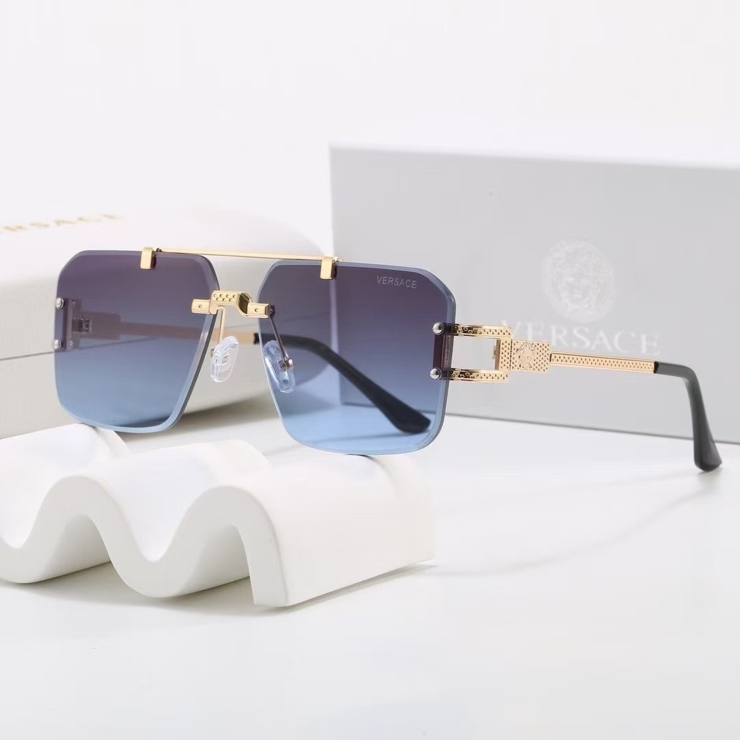 Versace Fashionable Sunglasses - Image 4