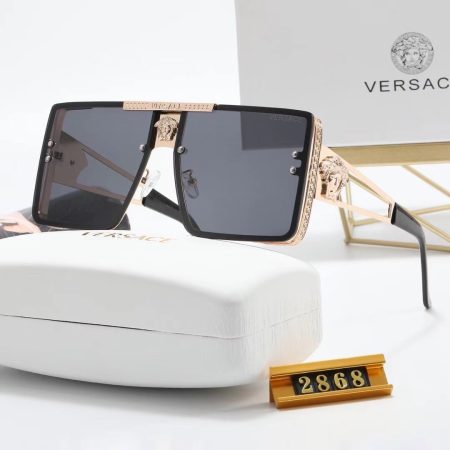 Versace Fashionable Sunglasses - Image 2