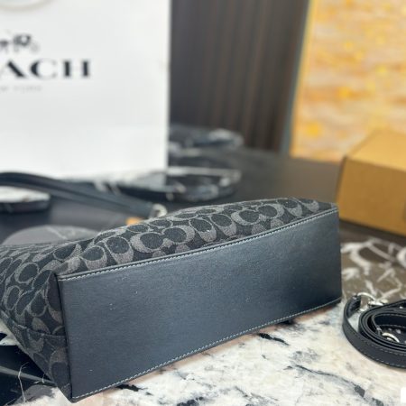 Coach Laurel 19 Tote Bag - Image 7