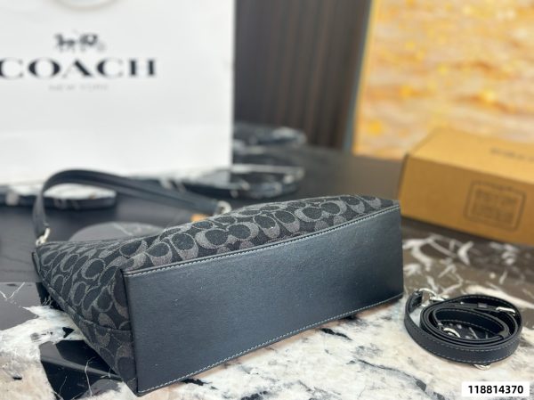 Coach Laurel 19 Tote Bag