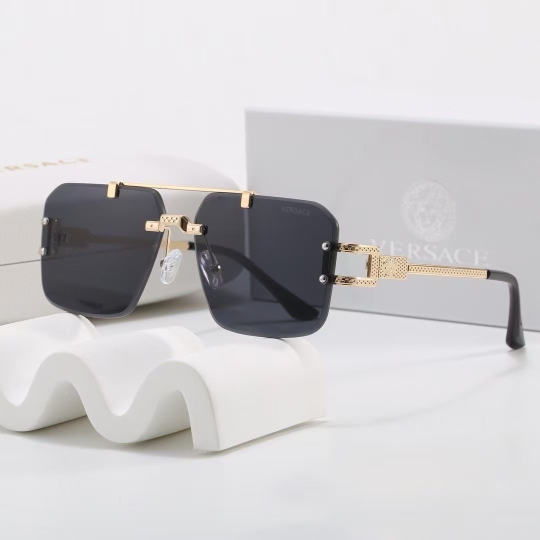 Versace Fashionable Sunglasses - Image 3
