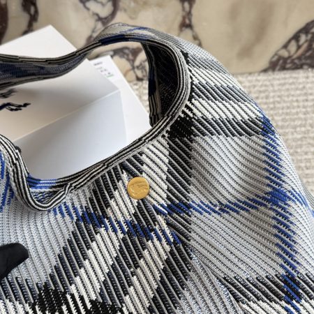 Burberry Check Knitted Shoulder Bag - Image 7