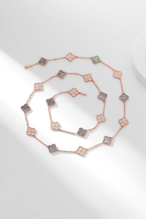 Van Cleef&Arpels VCA Vintage Alhambra long necklace, 20 motifs