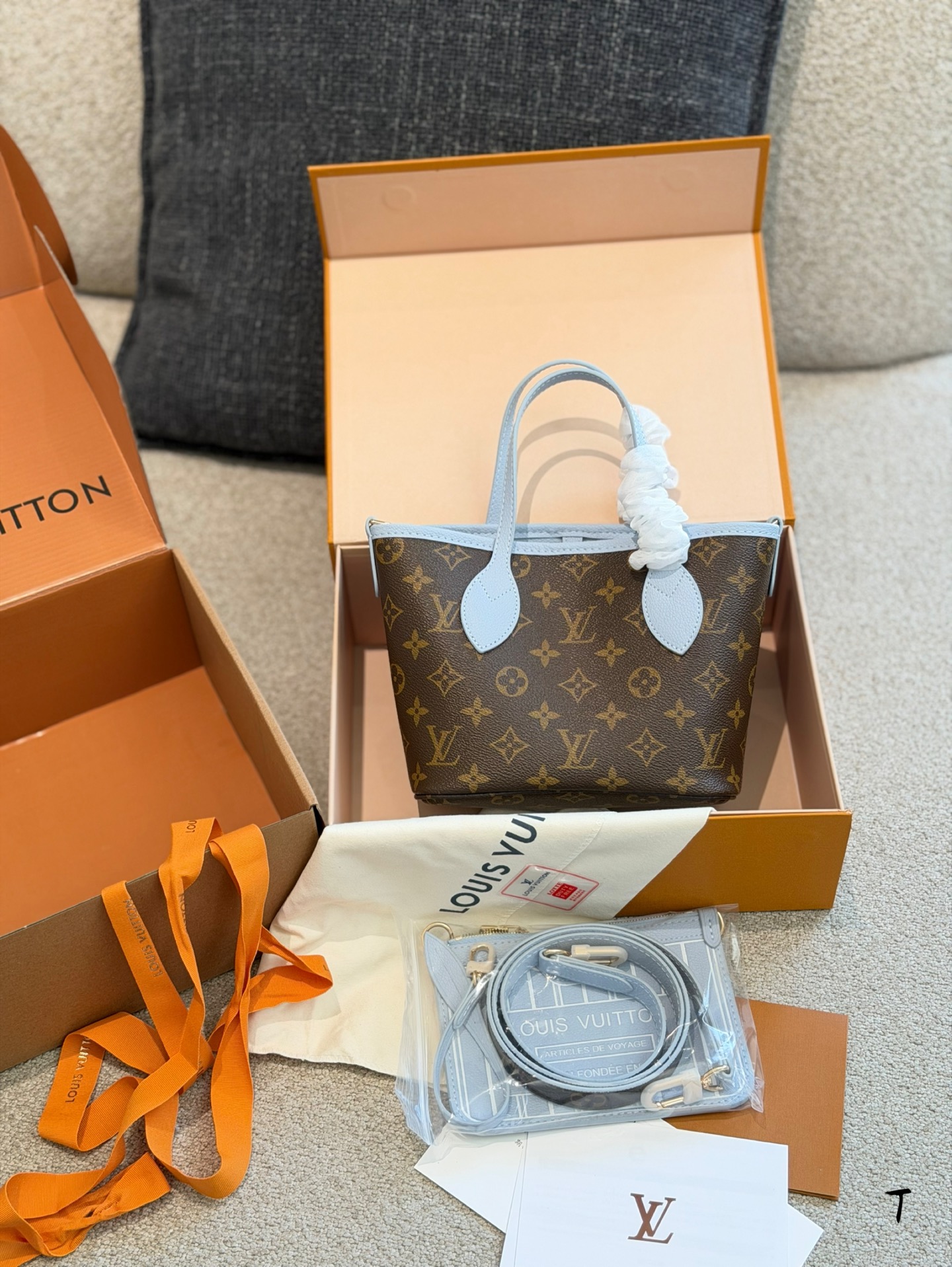 LV Neverfull Bandouliere Inside Out Bag - Image 6