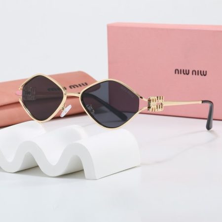 Miu Miu Fashionable Sunglasses - Image 3