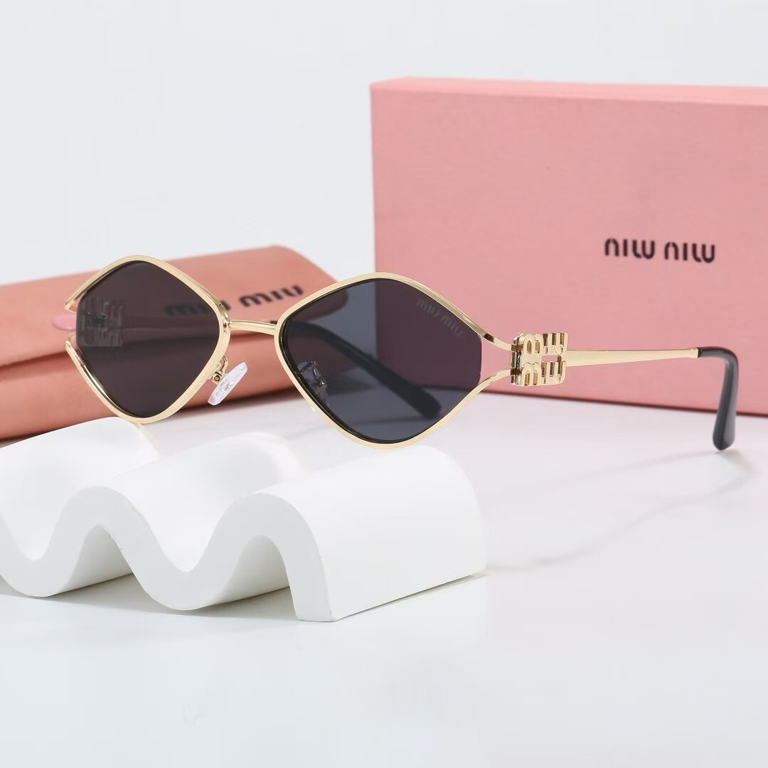Miu Miu Fashionable Sunglasses - Image 3