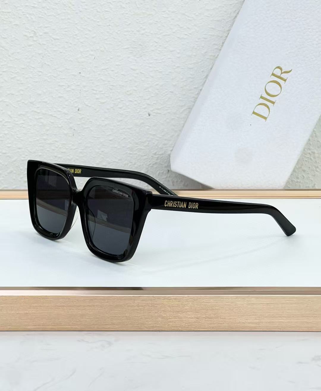 Dior Fashionable Sunglasses - Image 1