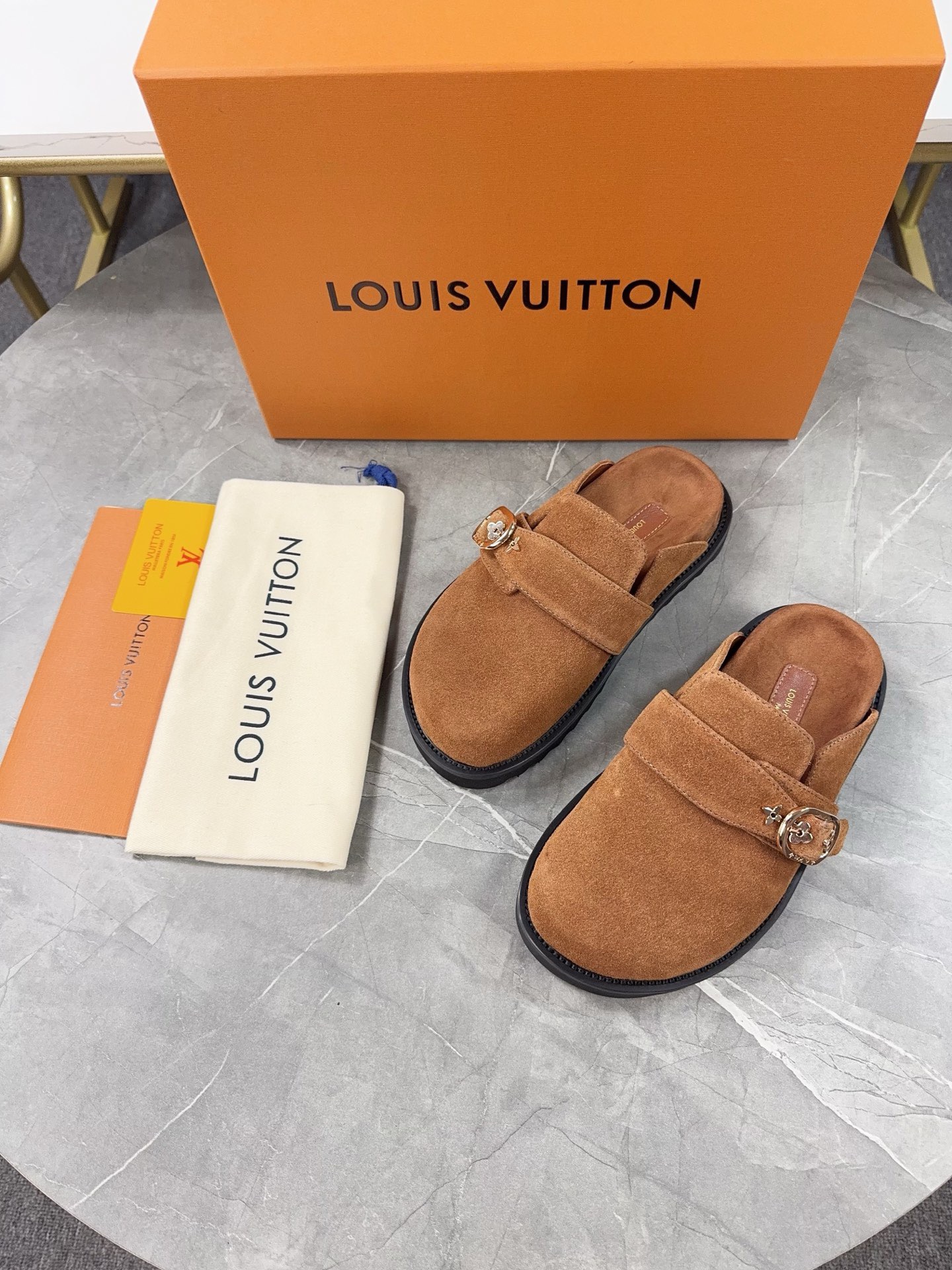 LV Cosy Flat Comfort Clog - Image 3