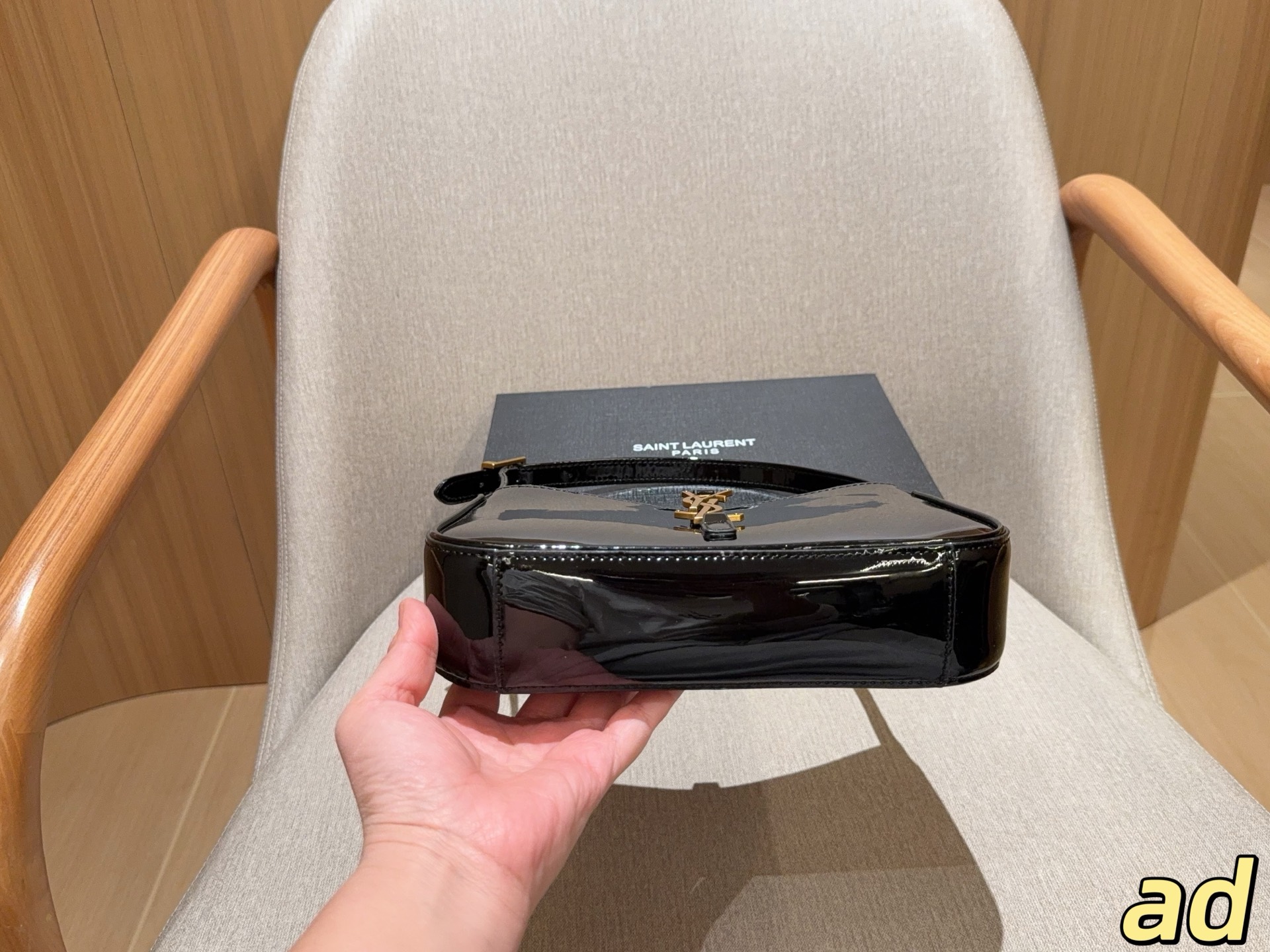 Saint Laurent Le 5 à 7 Hobo Shoulder Bag Laquered - Image 8