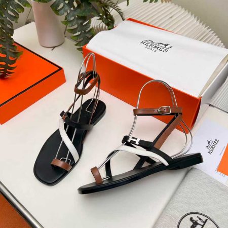 Hermès Thong Sandals - Image 8