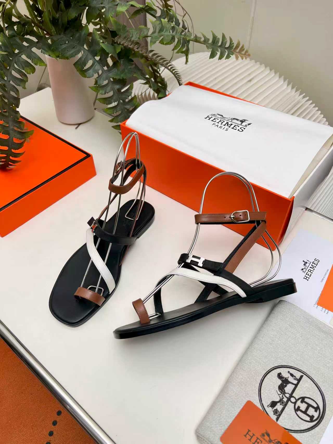 Hermès Thong Sandals - Image 8