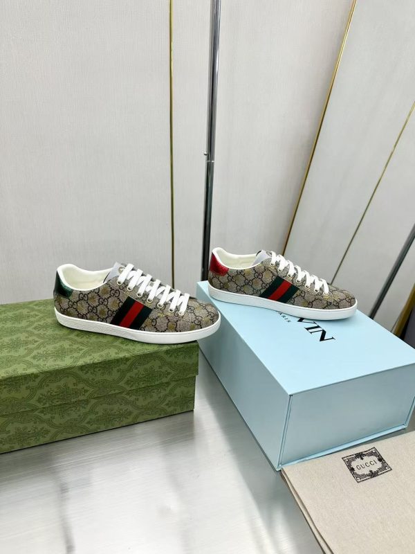 Gucci Ace GG Supreme Bees Sneaker Brown