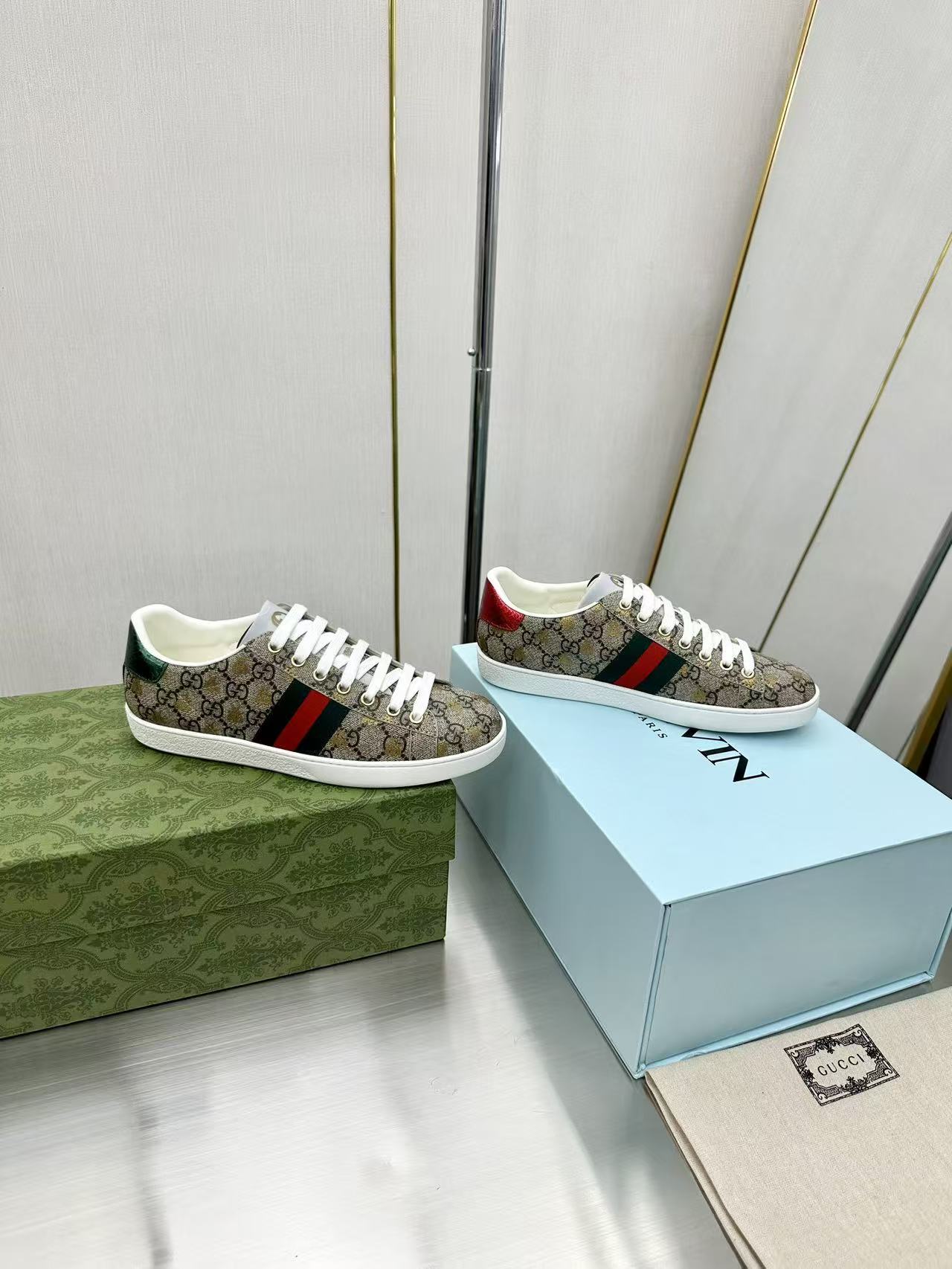Gucci Ace GG Supreme Bees Sneaker Brown - Image 10