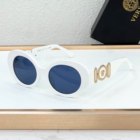 Versace Fashionable Sunglasses - Image 1