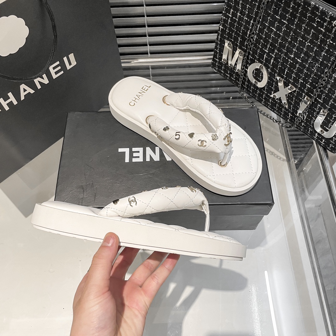 Chanel Interlocking CC Logo Flip-Flops - Image 9