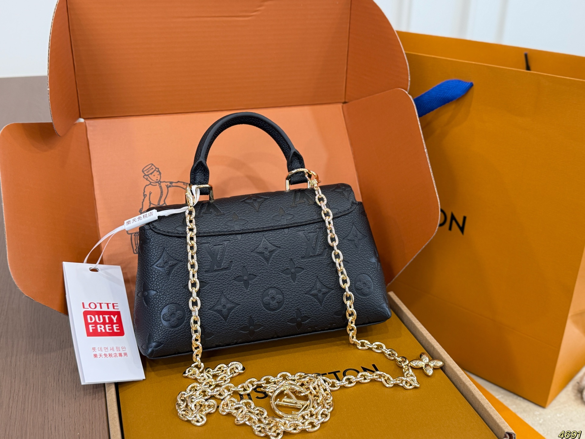 LV's New Madeleine Underarm Bag - Image 6