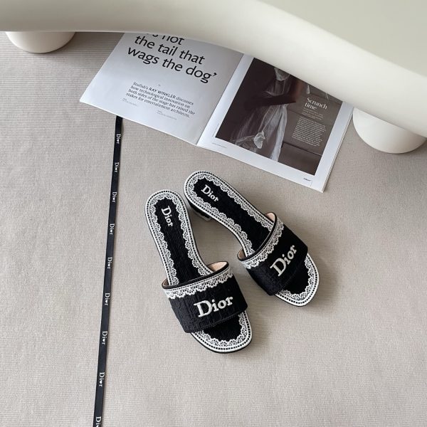 DIOR 26P Early Summer Embroidered Chunky-Heel Sandals