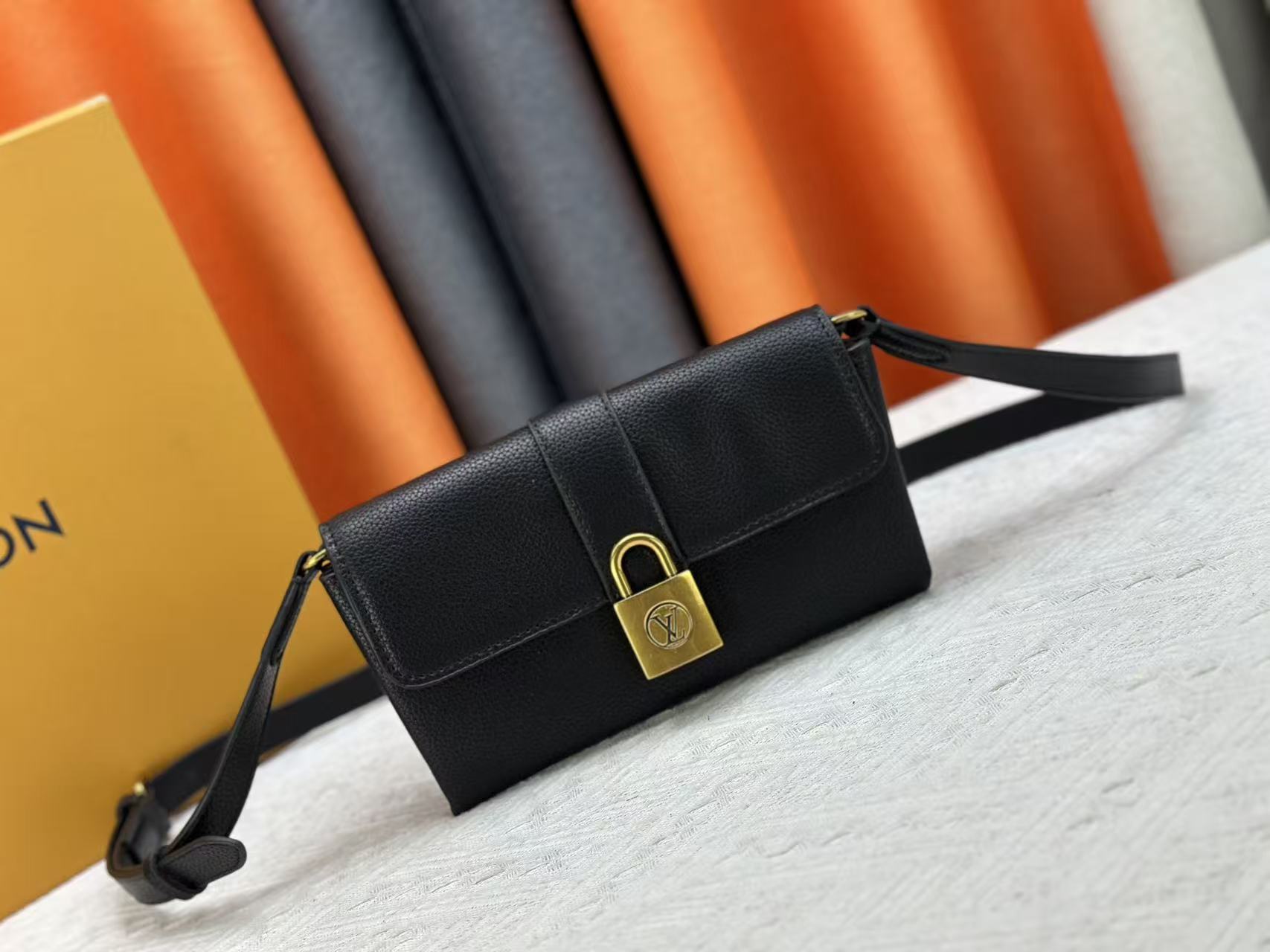 LV Wallet On Chain Handbag - Image 1