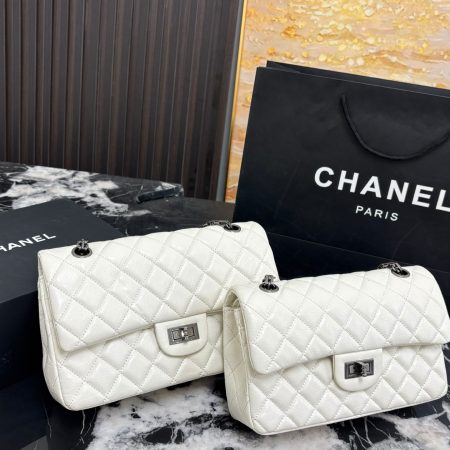 Chanel Quilto 2.55 Shoulder Bag - Image 16