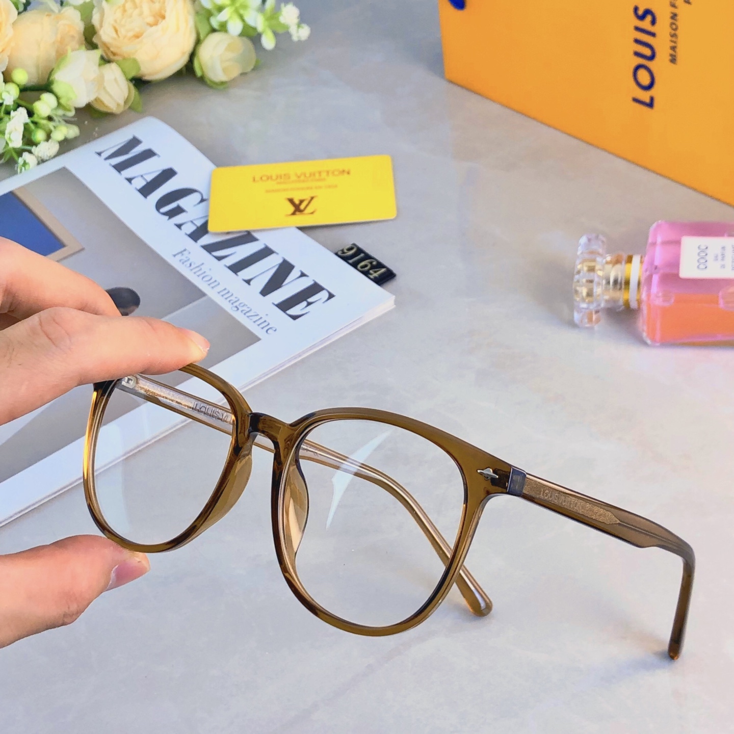 LV Fashionable Sunglasses - Image 3