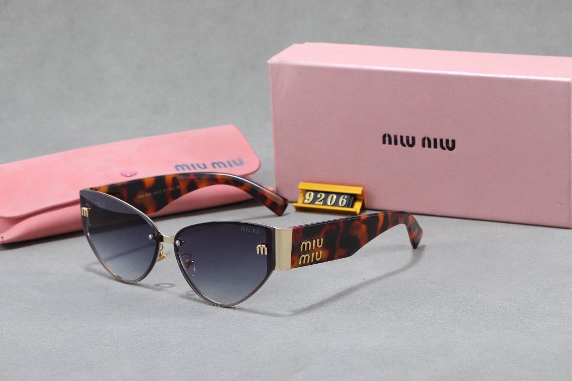 Miu Miu Fashionable Sunglasses - Image 3