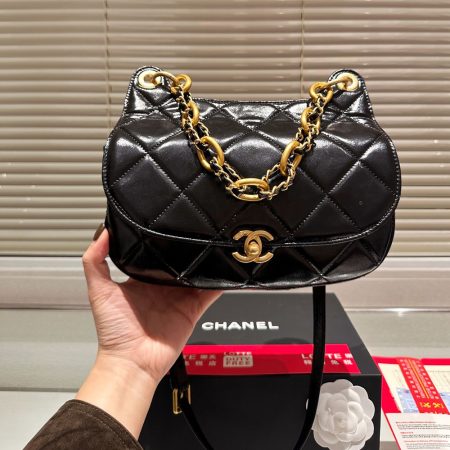 Chanel The Linge Chain Goes With Everything Retro Bag - Image 4