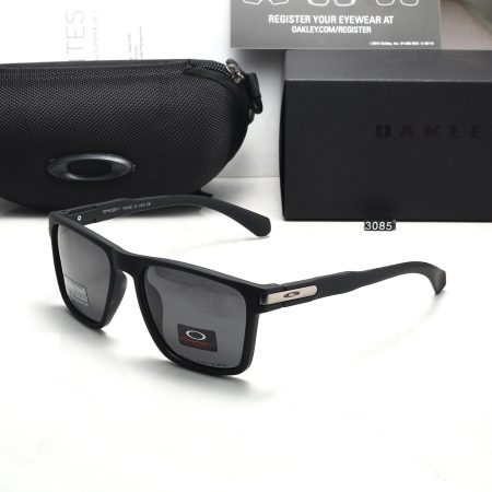 Oakley Fashionable Sunglasses - Image 5