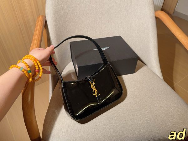 Saint Laurent Le 5 à 7 Hobo Shoulder Bag Laquered