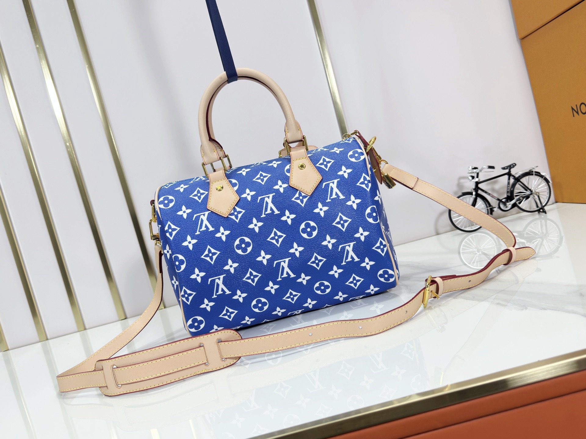 LV Speedy Bandoulière 25 Bag - Image 4