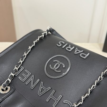 Chanel New Beach Tote Bag - Image 8