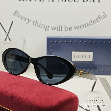 Gucci Polycarbonate Resin HD Sunglasses - Image 2