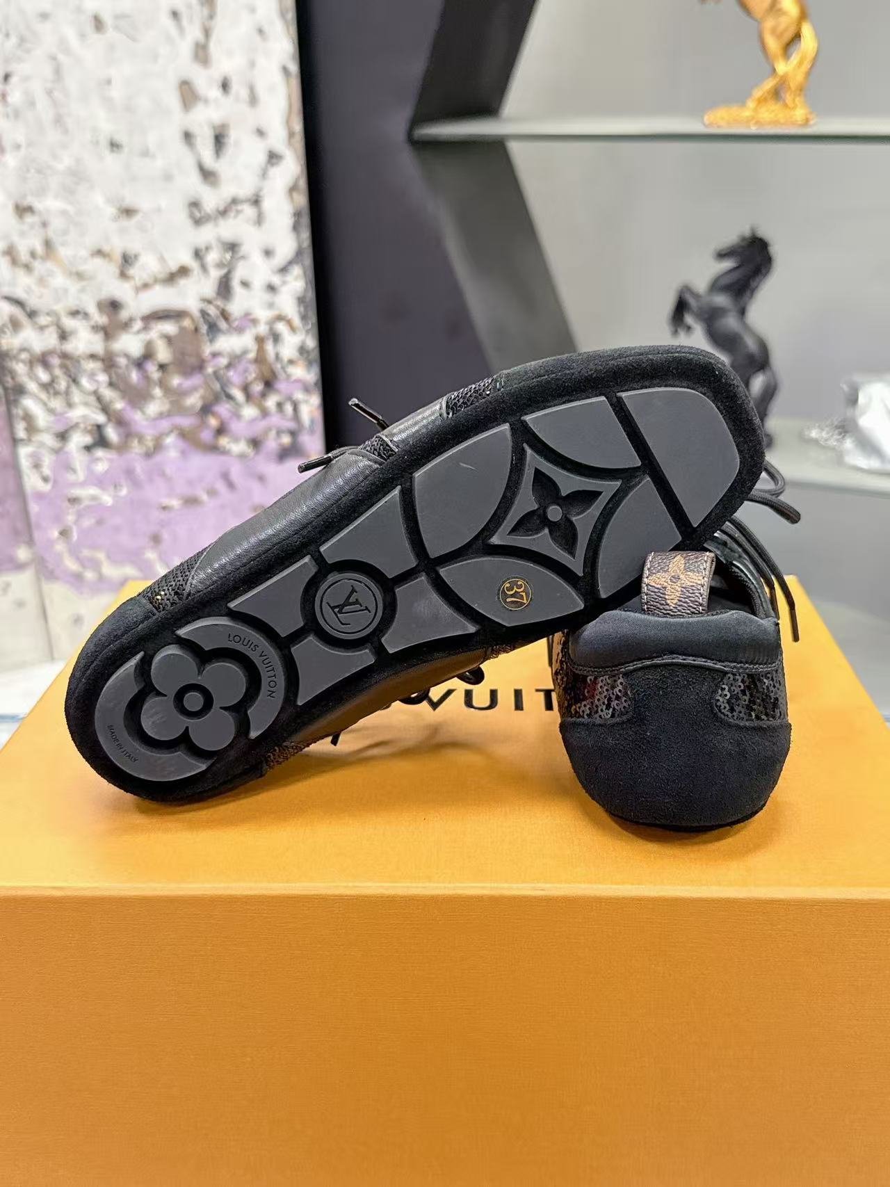 LV Sneakerina Casual Shoes - Image 9