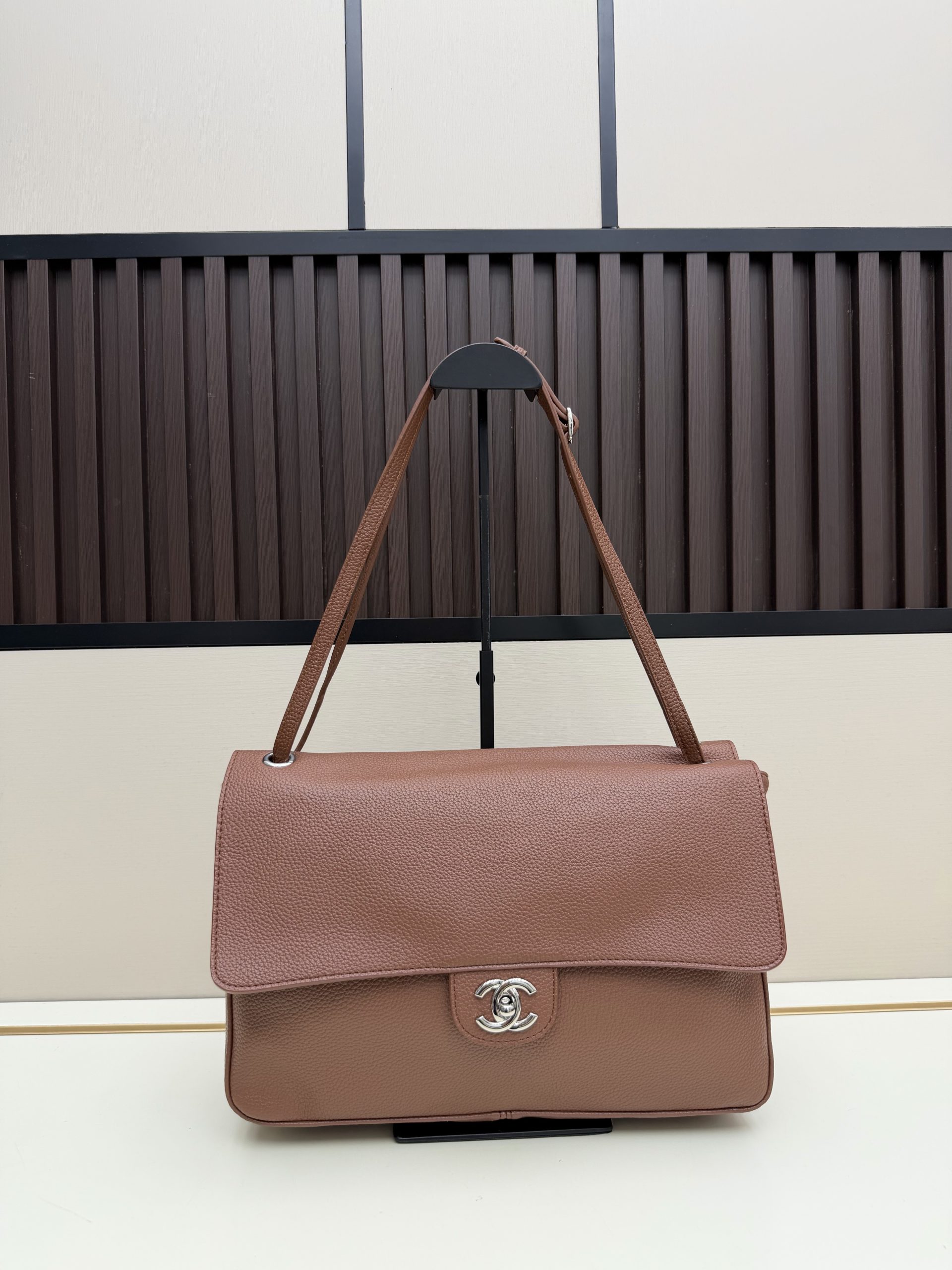 Chanel 26S Maxi Shoulder Bag - Image 2