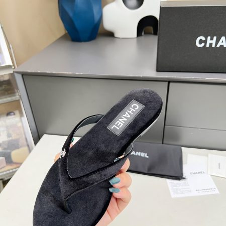 Chanel Crystal CC Thong Sandals - Image 11