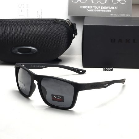 Oakley Fashionable Sunglasses - Image 3