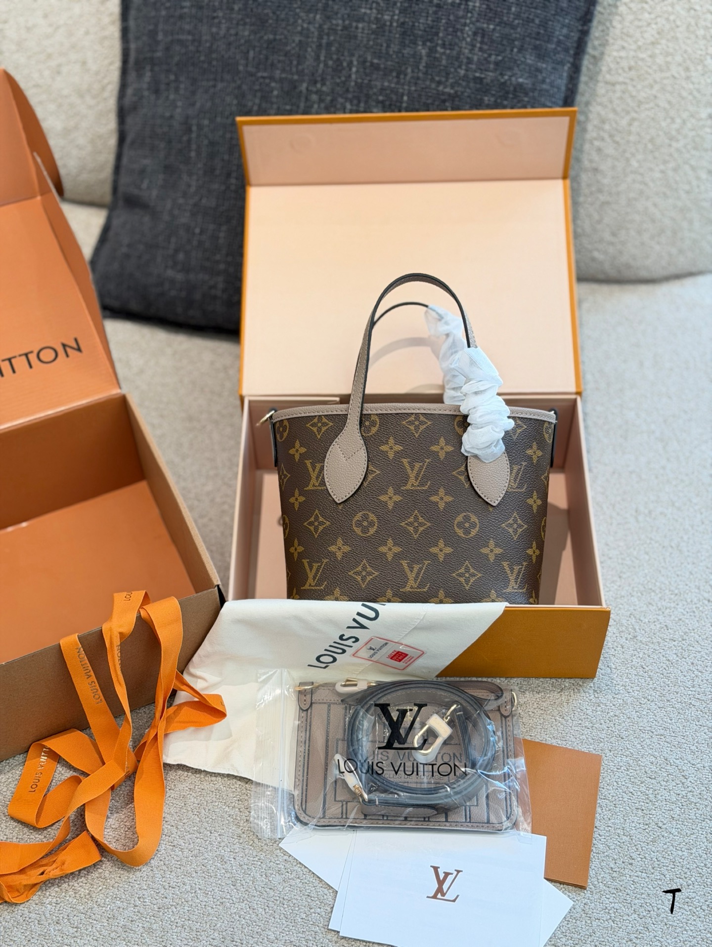 LV Neverfull Bandouliere Inside Out Bag - Image 5