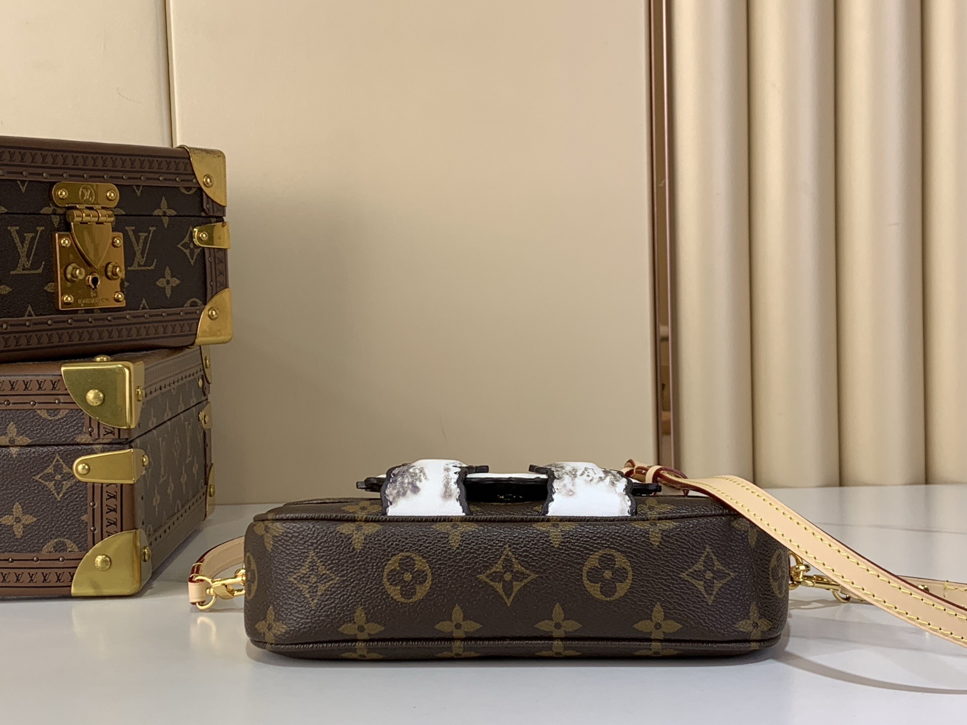 LV Wallet On Chain Ivy Monogram Canvas - Image 4