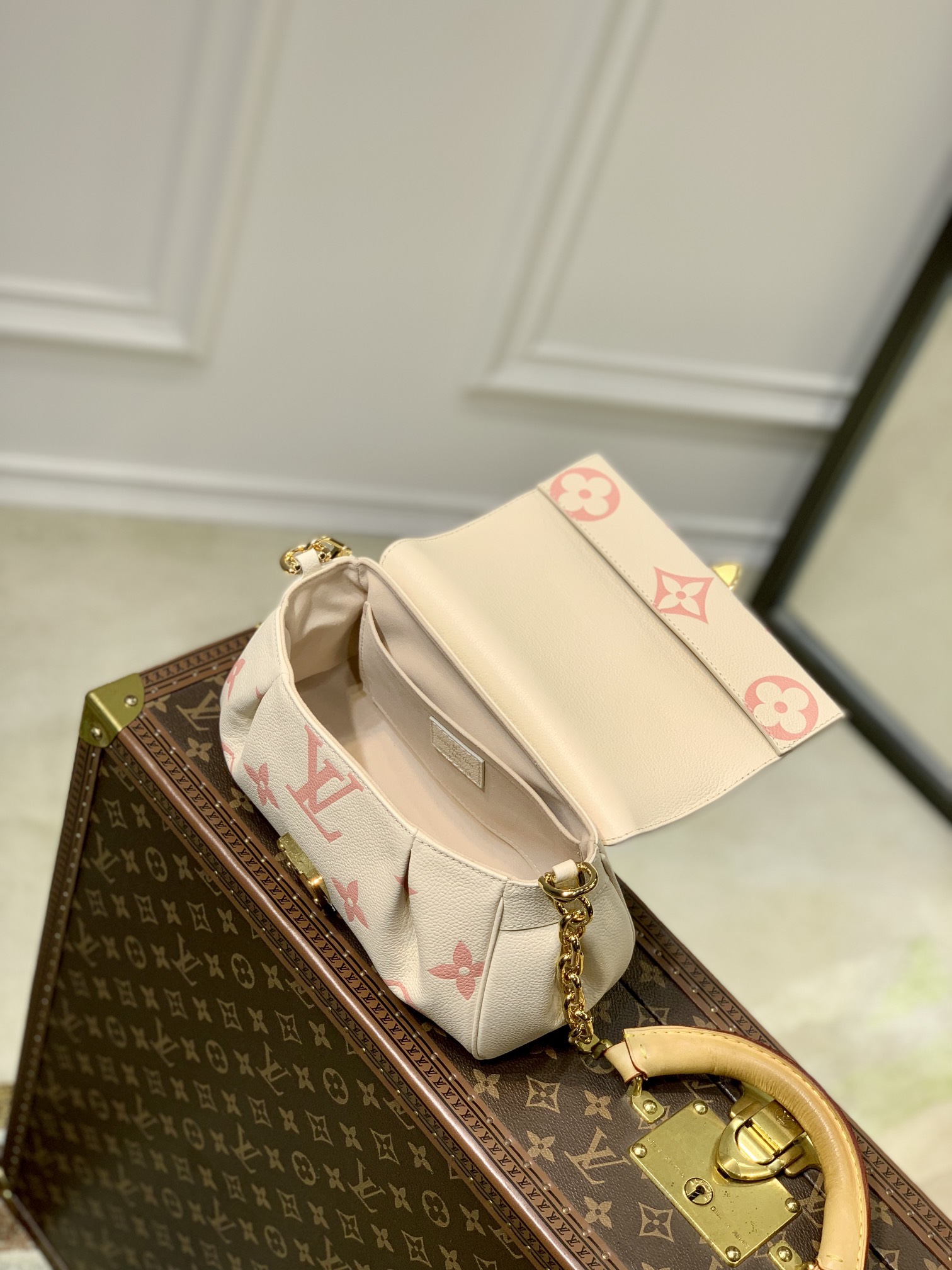 LV Favorite - Image 8