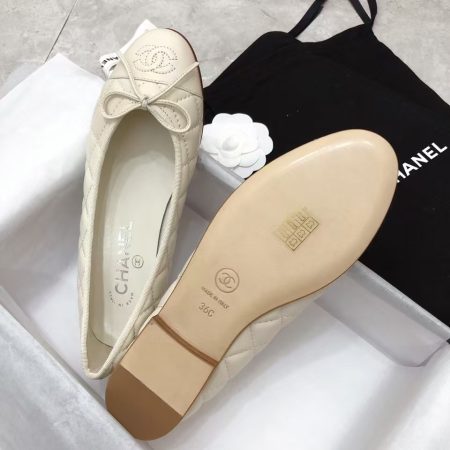 Chanel Simple Casual Shoes Sandals Slide Lambskin Beige - Image 4