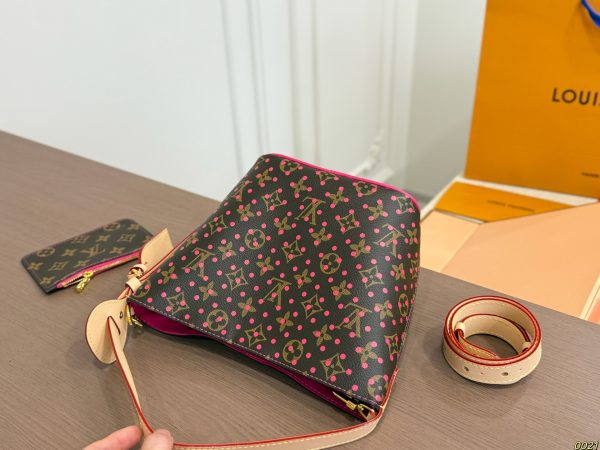 LV 25 Allinbb Bucket Bag