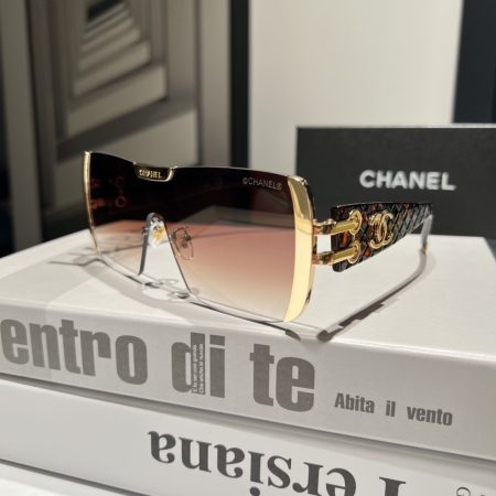 Chanel Fashionable Sunglasses - Image 5
