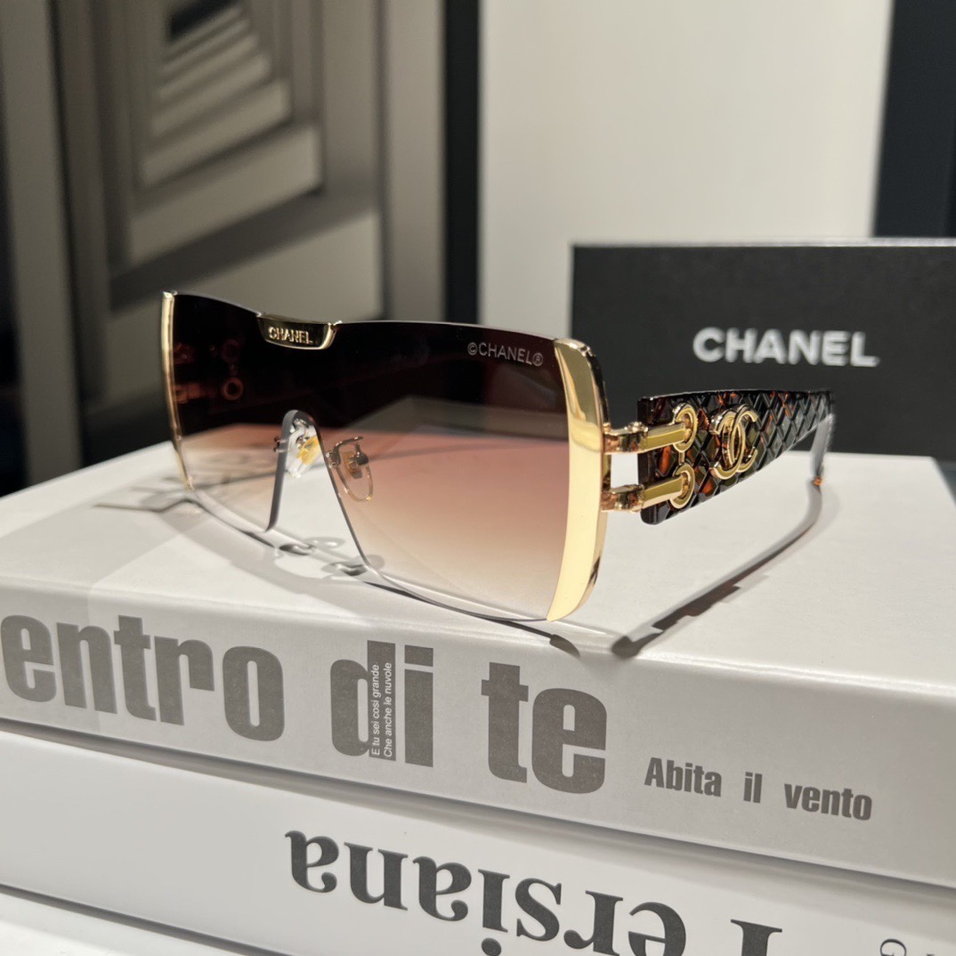 Chanel Fashionable Sunglasses - Image 5