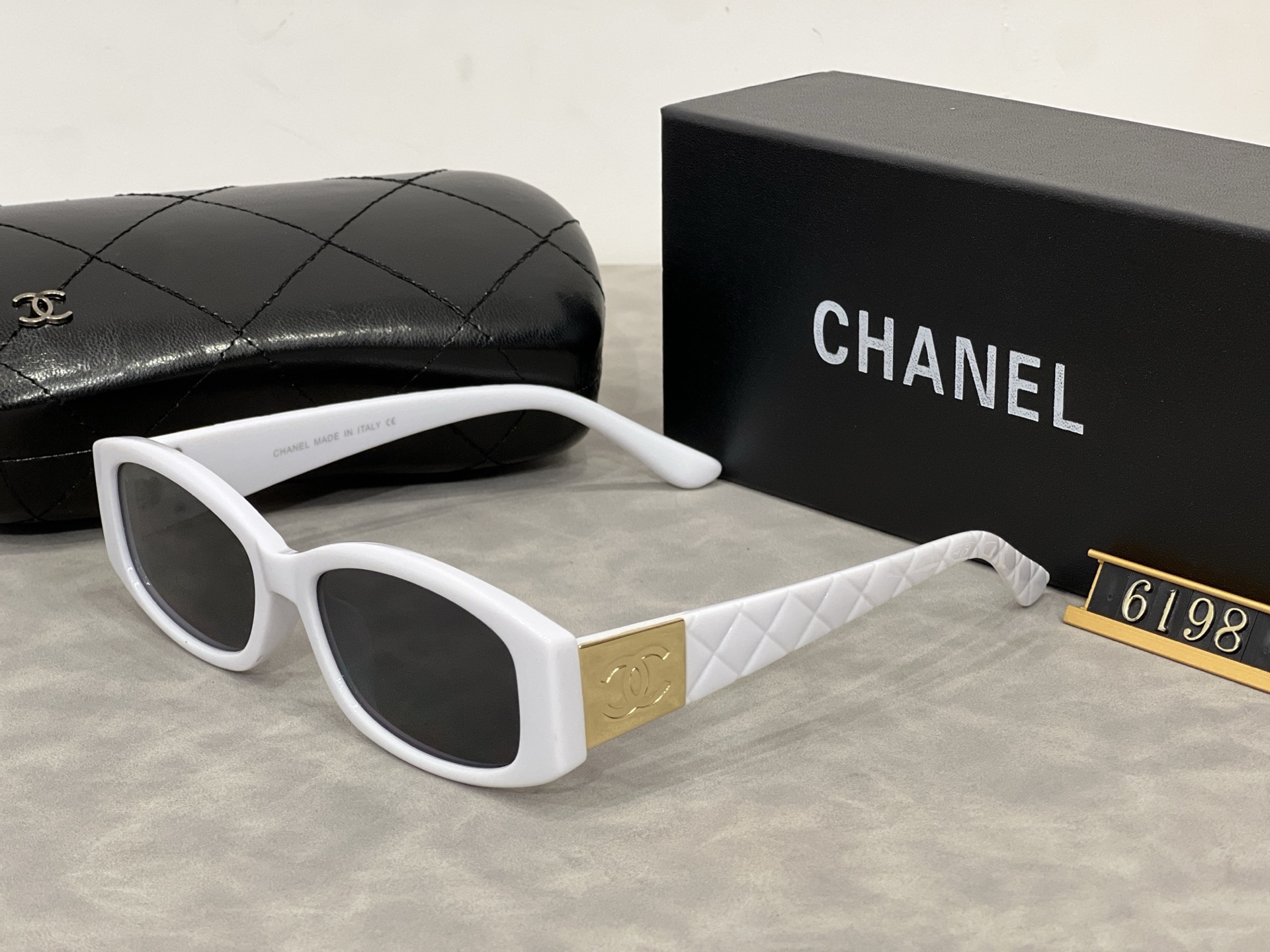 Chanel Fashionable Sunglasses - Image 7